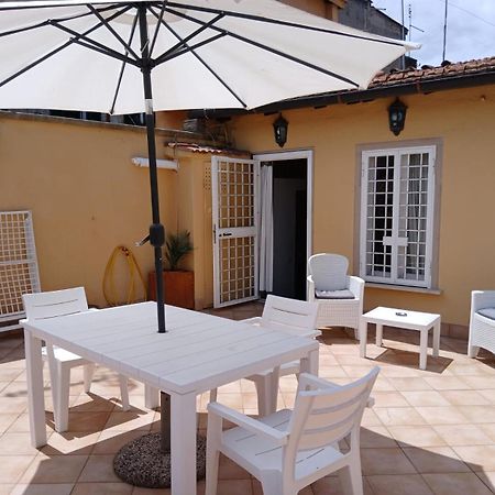 Attico Con Terrazza Santa Cecilia Apartman Róma Kültér fotó