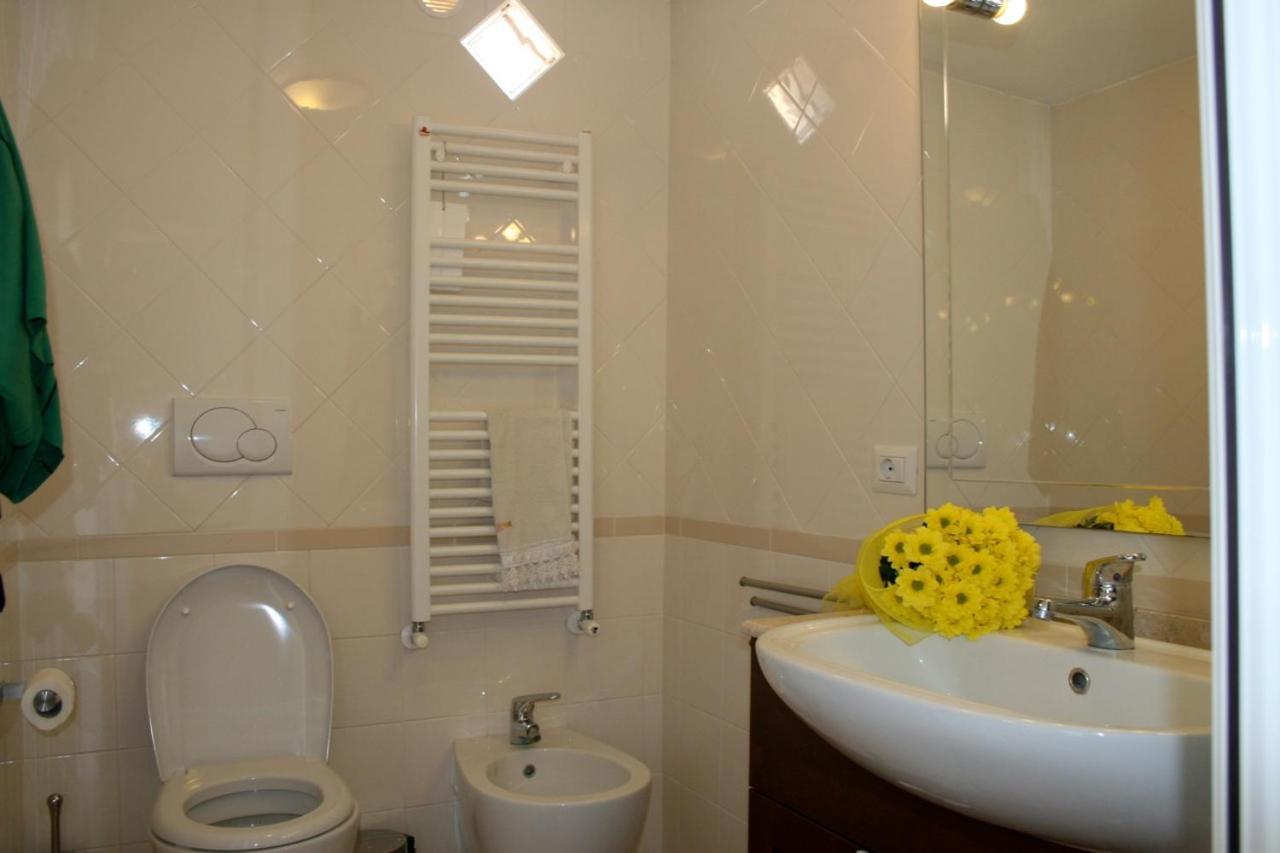 Attico Con Terrazza Santa Cecilia Apartman Róma Kültér fotó